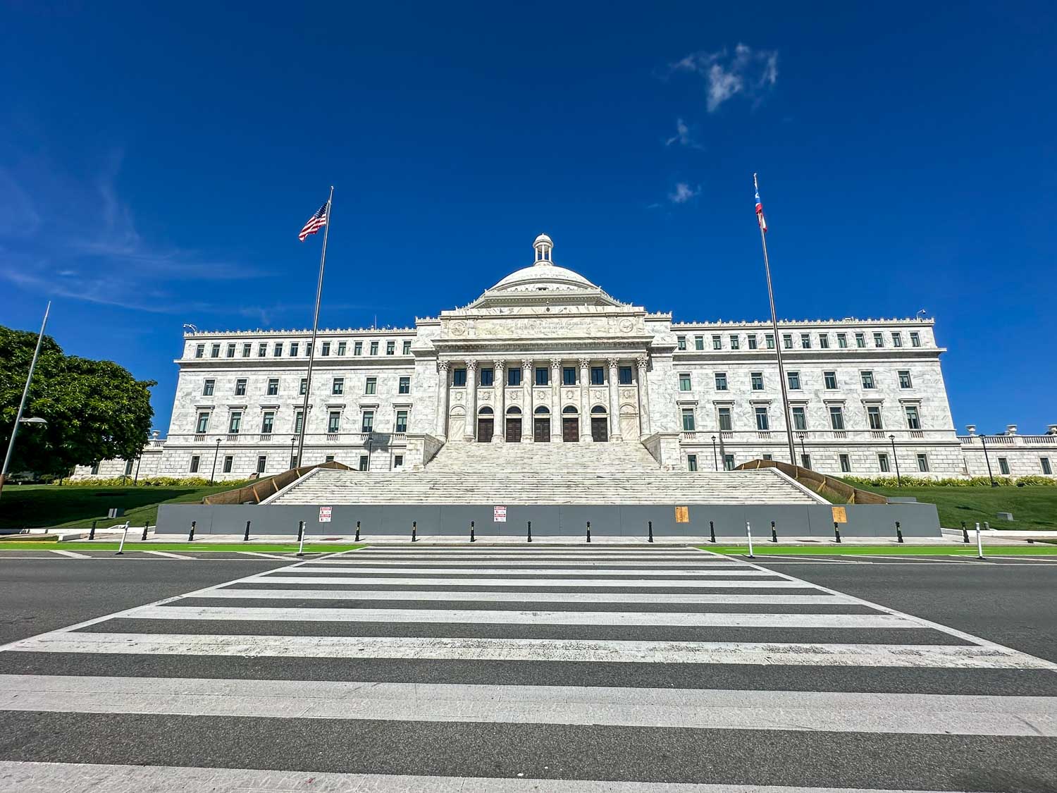 Exterior view of El Capitolio de Puerto Rico building (San Juan, Puerto Rico)