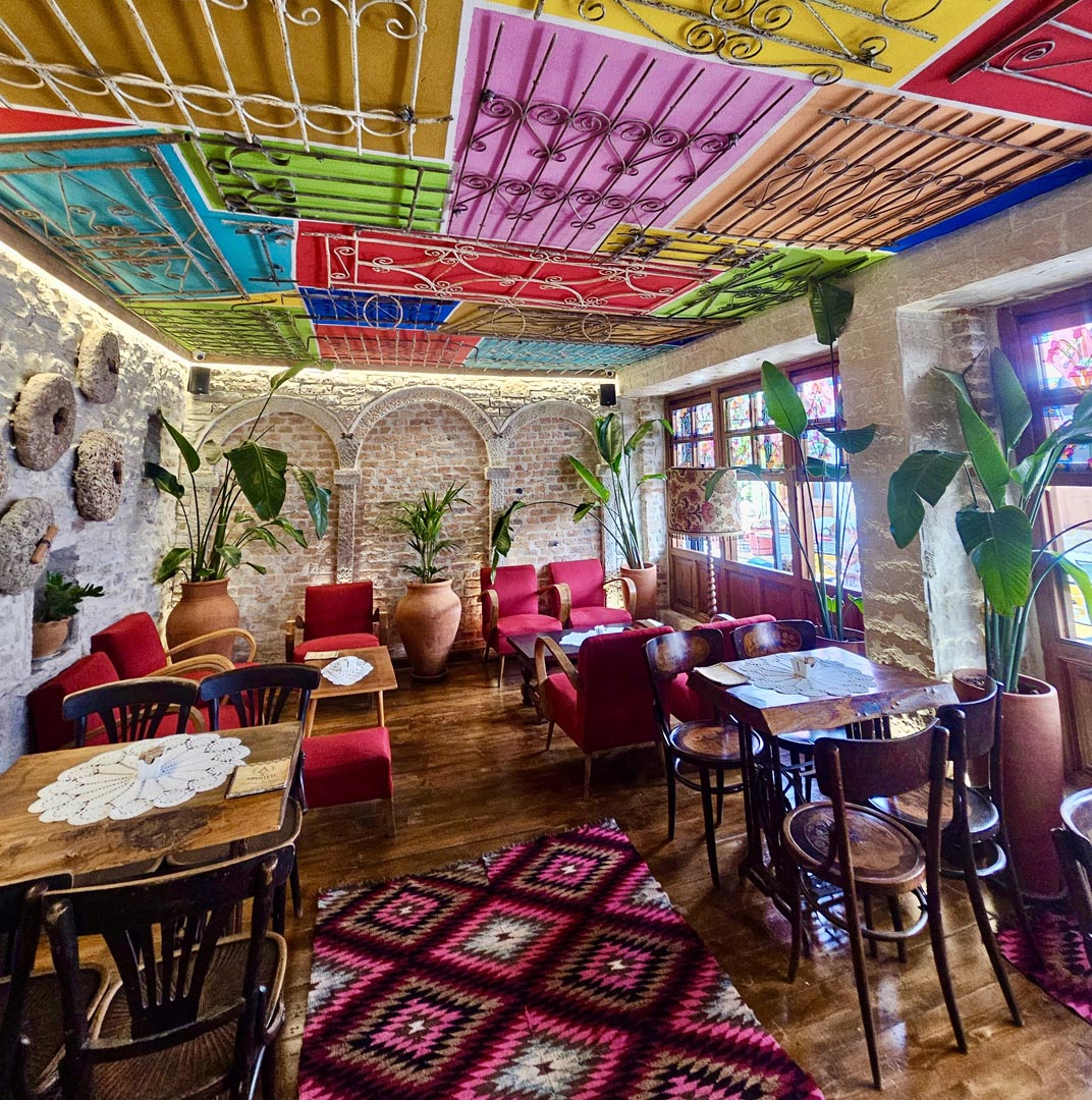 Komiteti Cafe Gjirokaster, Albania