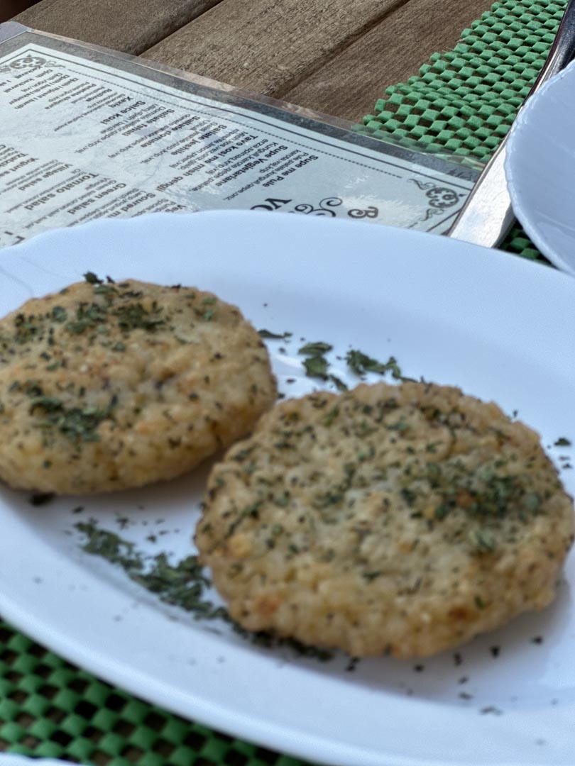 Qifqi Gjirokaster, Albania
