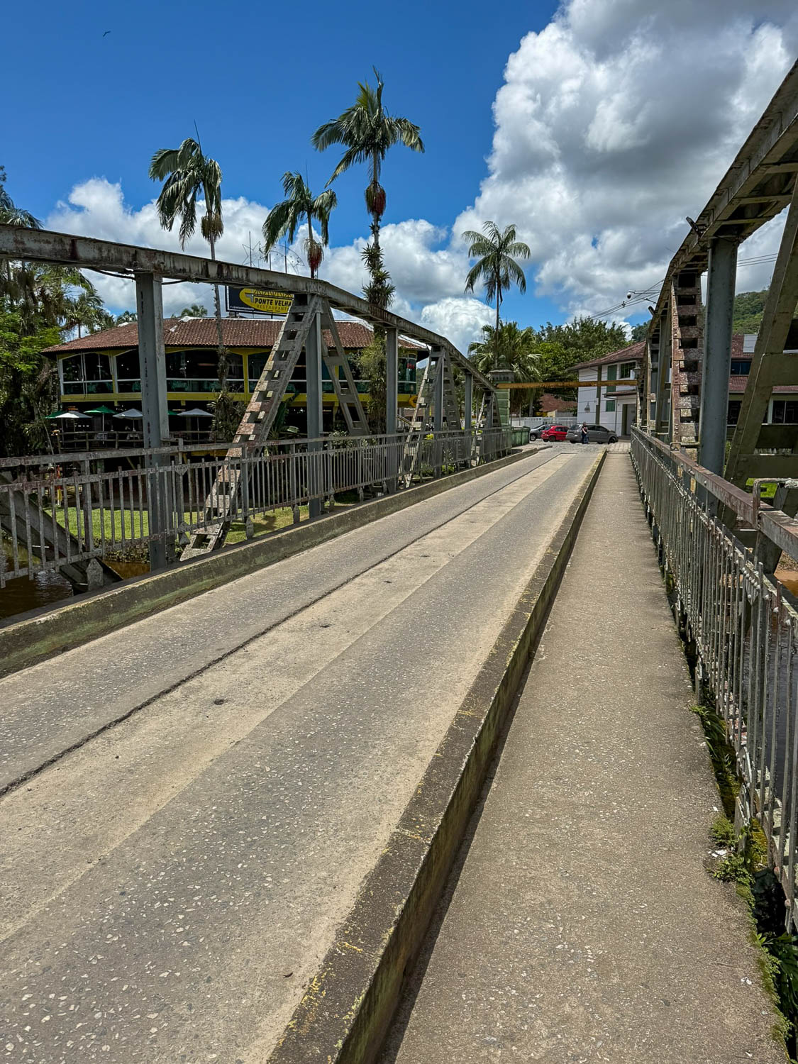 Ponte de Ferro iron bridge crossing the Nhundiaquara River in Morretes, Paraná, Brazil.