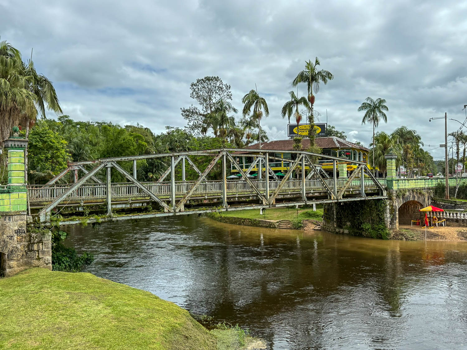 Ponte de Ferro historic iron bridge over the Nhundiaquara River in Morretes, Paraná.
