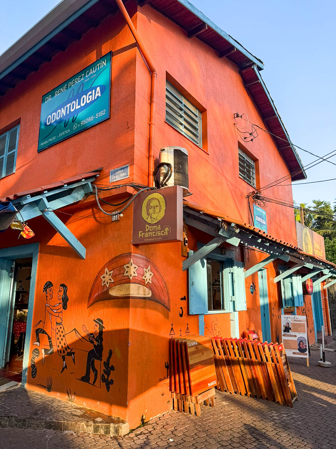 Festivals and Events in Embu das Artes: A Guide to the Town’s Cultural Calendar 115 Dance and live music during Embu das Artes anniversary celebrations