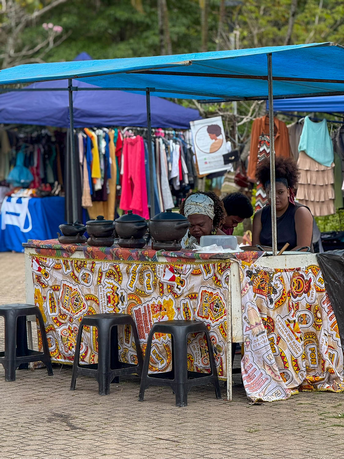 Festivals and Events in Embu das Artes: A Guide to the Town’s Cultural Calendar 108 Local food vendors during festival weekends in Embu das Artes Brazil
