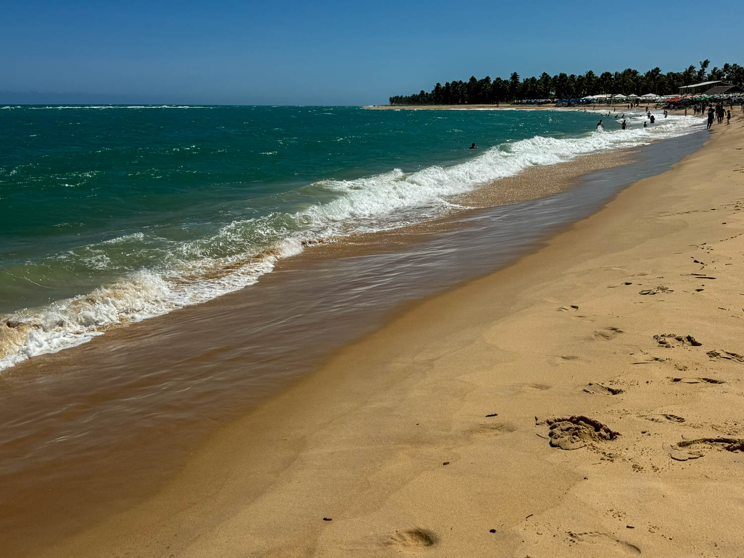 Beach conditions in Maceió Brazil highlighting the importance of understanding local tides