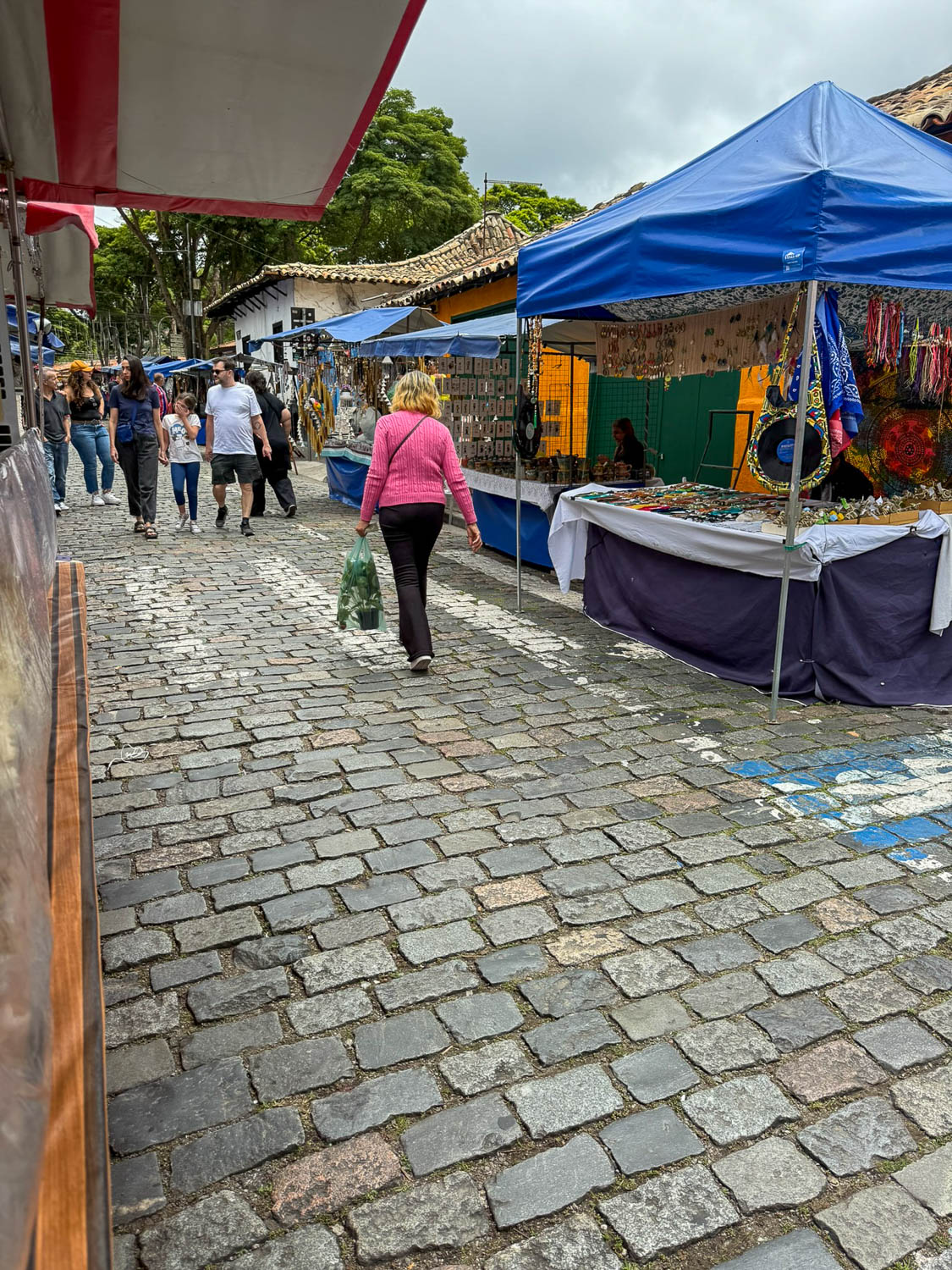 Feira de Artes de Embu das Artes: Your Guide to São Paulo’s Famous Arts & Crafts Market 9 Walking through the historic center surrounding Feira de Artes de Embu das Artes